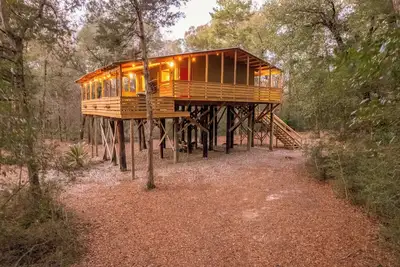 Image de Cozy Cabin with a Massive Deck in Scenic Geneva, Alabama