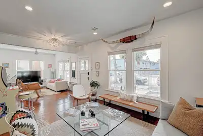 Image de H-Town Texas Long Horns House in Walkable Montrose a Vintage Beauty!