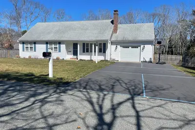 Image de Newly renovated Cape rental, fenced in backyard! Pet-friendly!