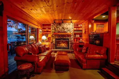 Image de Luxurious and Fun Super Compound with Separate Guest House & Two Hot Tubs