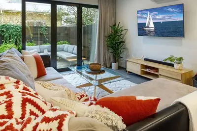 Image de Downtown Delight 2 bed 1 bath - Single Garage