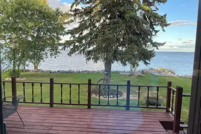 Image de Family vacation or a crafting weekend in this quiet family home with lake views.