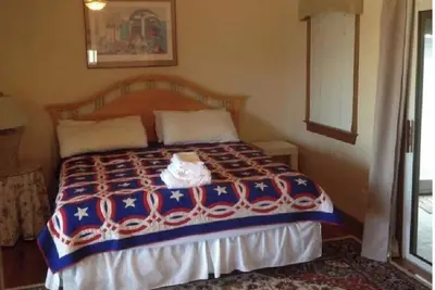 Image de Spacious 4 Bedroom home 1 Block from Ocean