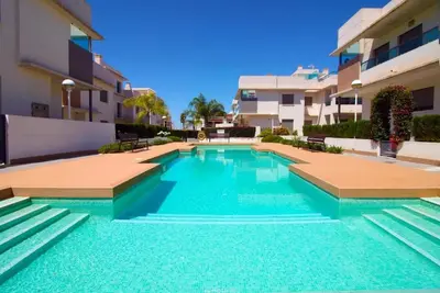 Image de Modern beautifully decorated 3 bedroom apartment, sleeps max of 6 people in Ques