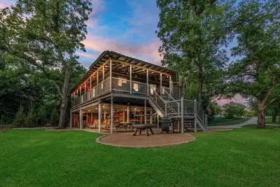 Image de Riverfront highend getaway in Brock/Weatherford, Tx Lazy Bend River Ranch.
