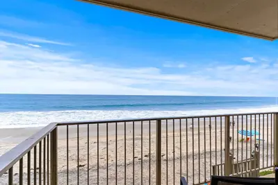 Image de A Wave from it All Toes-in-the-sand