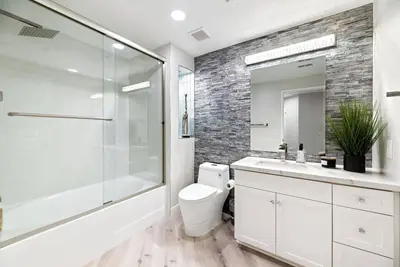 3 Bed, 2 Bath 1340 sq/ft Luxury Condo in Irvine