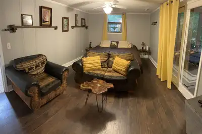 Image de New Guest suite located in Jasper with a mountian view and fire pit