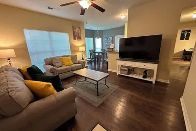Image de Magnolia Oasis: 2bd/2ba w/ Gym, Pool, Bbq Grill