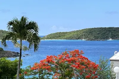 Image de Beautiful Ocean View 2 Bed 2 Bath Condo at Cowpet Bay East Above The Beach.