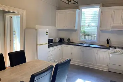 Image de This house is a 2 bedroom(s), 1 bathrooms, located in Soldiers Hill, Vic.