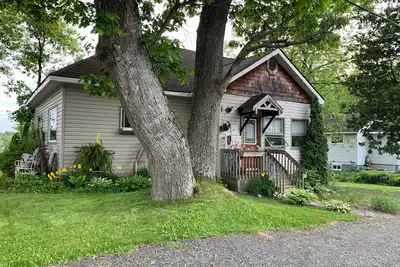 Image de Charming & Cozy Cottage Style Home