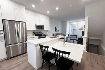 Image de Cozy Family Home/Downtown Calgary/Free Parking/Enclosed Garage/Pet Friendly  \n