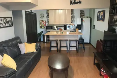 Image de Comfy 2 Bedroom 1 Bath Near Sand Lake and Airport