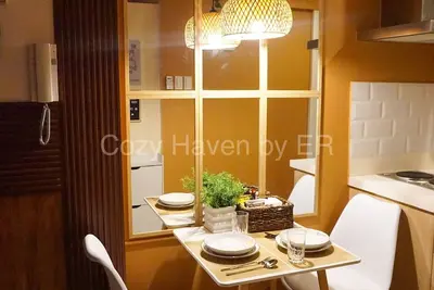 Image de Cozy Haven by Er: Condo Studio near Ever Cmw Qc w/ WiFi, Pool, Balcony and more!
