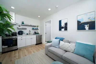 Image de Private Fenced 1 Bd Guest House w/ Parking + W/D