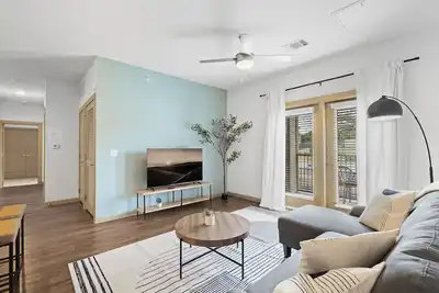 Image de Luxe 2b Getaway | Sleeps 6 | Pool, Gym, Garage