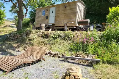 Image de Plum Hut, romantic shepherd hut retreat with log burner, hot tub, pet friendly!