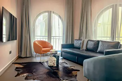 Image de Refreshing Sunset Apartment, 5min walk to Metro