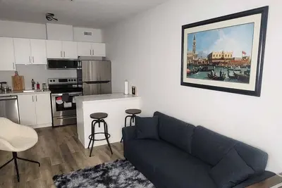 Image de Romantic Gateway Loft, spacious/Cozy! 5 Mins to the Falls /Niagara attractions