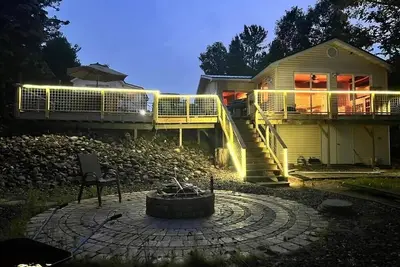 Image de Cozy Cabin on Yellow Lake! Perfect location for winter sports and fishing! !