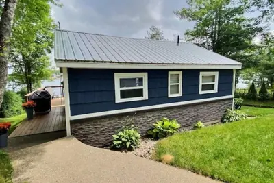 Image de Lake Front Bliss: Cozy And Modern Cottage Retreat