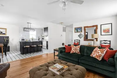 Image de Indy Bungalow with Vintage Charm