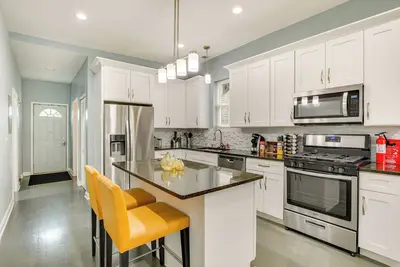 Image de Chic Chicago Getaway w\/ Deck, 7 Mi to Downtown!