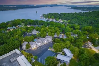 Image de Pet Friendly Table Rock Lake Lodge w/Pool/Hot-Tub near Silver Dollar City