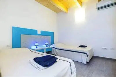 Spacious and bright three-room apartment on the first floor, suitable for friends and large families