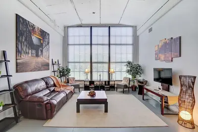 Image de King Bed, Gym, Bike trail, Brewery on site!