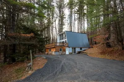 Image de Newly renovated family friendly Chalet minutes to skiing!