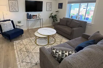 Image de New Modern basement casita with majestic views  just 24mi to Zion National park