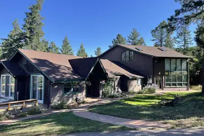 Image de Eclectic Mountain Home with Views and Amenities