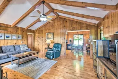 Image de New sunroom windows at Claire de Lune Lake Home