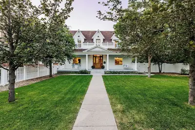 Image de Logan Lucky - Historic 1890's Home - Fully remodeled - Family sized getaway