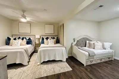 Image de New! ! Just steps to Jordan-Hare Stadium! 2 Bedroom, 2 Bath, sleeps up to 9.