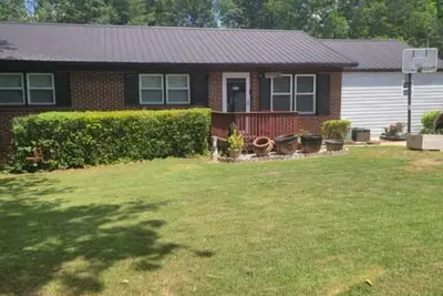 Image de A Place to Enjoy Before/After Game - Gameday Rental