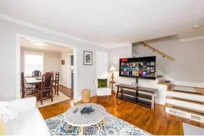 Image de 2 Queens Townhouse in South End