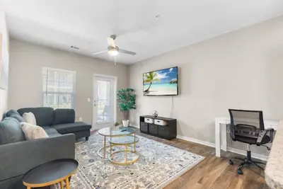 Image de Luxury Living: 1br Condo w/ Resort-Style Amenities