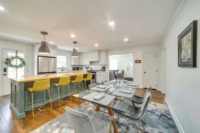 Image de Central Tulsa Cottage w\/ Yard ~ 3 Mi to Downtown!