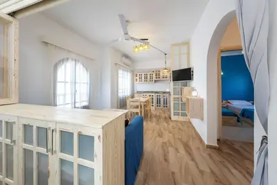 Image de Full-furnished spacious apartment with rooftop and sea view