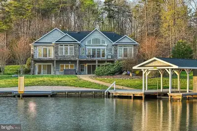 Image de Multi-family Dream - Lakefront w/ private lagoon. Sleeps 20 w/ Two full kitchens