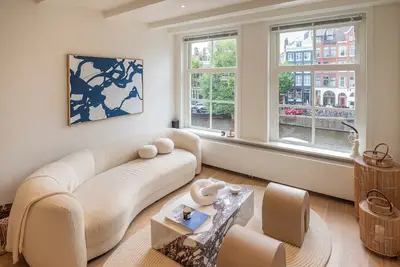 Image de Elegant, sophisticated and unique canal house part of the famous canal district