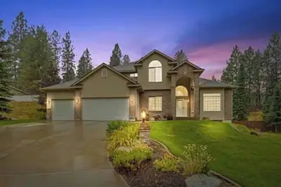 Image de Beautiful Home in Higher End Neighborhood Quiet Location