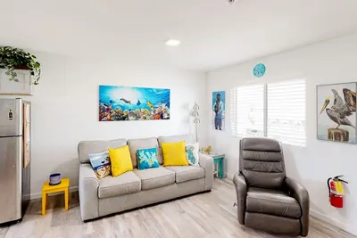 Image de Newly built, two-story condo with ocean view, pool & prime Marathon location