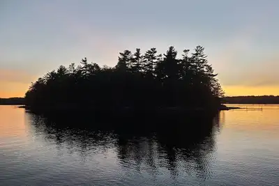 Image de Entire 2-Acre Island - No other cottages - just you and your family - Crow Lake