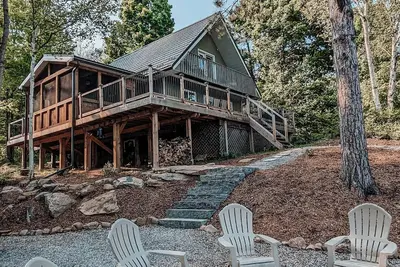 Image de The Croft- Cozy Lakefront Cottage, Swimming & View