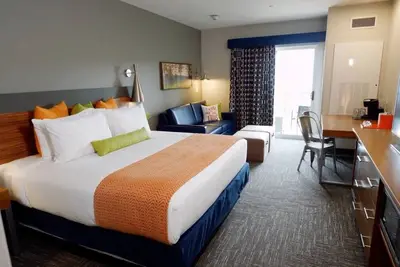 Image de Junior King Suite with Patio at The Kartrite Resort and Indoor Waterpark!