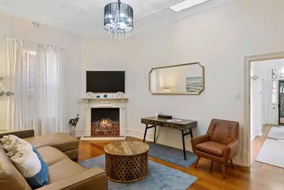 Image de Belle Escapes - Glenelg Cottage by the Marina